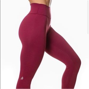 Alainah III Sleek Legging Cabernet Red  (M)